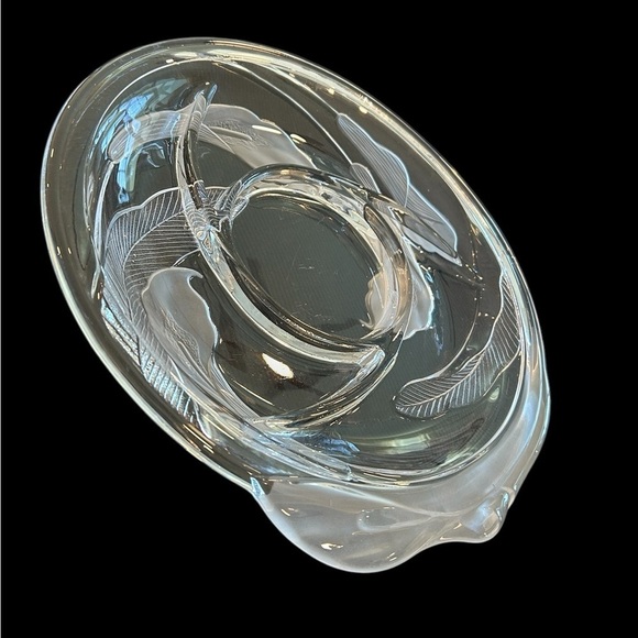 Crystal Clear Industries Frosted Calla Lily 14" Divided Chip and Dip Platter - Picture 8 of 10